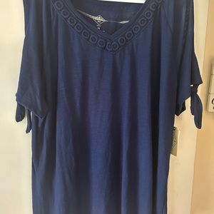 Women’s shirt with tie sleeves